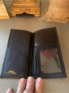 Danbury man’s wallet, TOP GRAIN SOFT BLACK COWHIDE LEATHER.